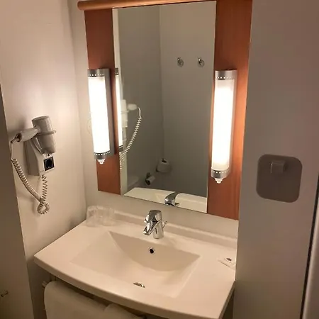 Ibis Hotel 2*