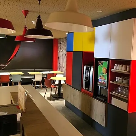 Ibis Hotel 2*