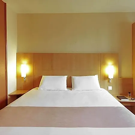 Ibis Hotel 2*
