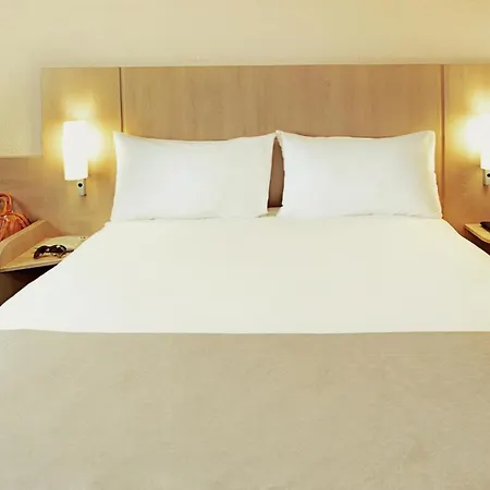 Otel Ibis 2*